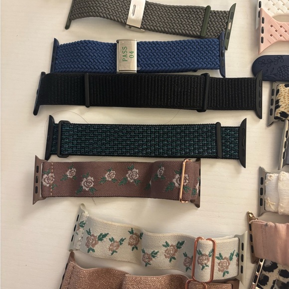 Apple Watch Series 8 + GPS 45mm Aluminum Case with Original Band and Charger - Picture 13 of 16